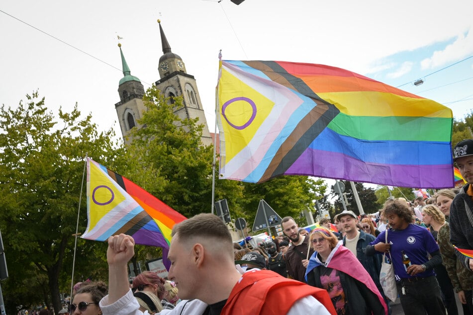 Rund 2700 Menschen nahmen laut Polizei am CSD in Magdeburg teil.