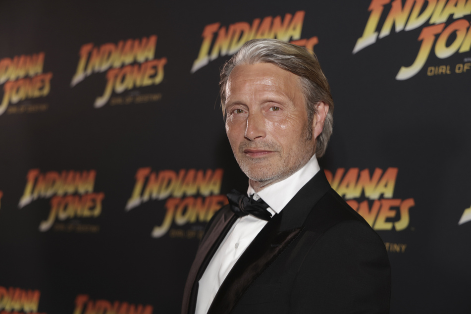 Der dänische Schauspieler Mads Mikkelsen (57) wird oft für einen Deutschen gehalten. Zu den Filmfestspielen in Cannes reiste er als Bösewicht im neuen "Indiana Jones".