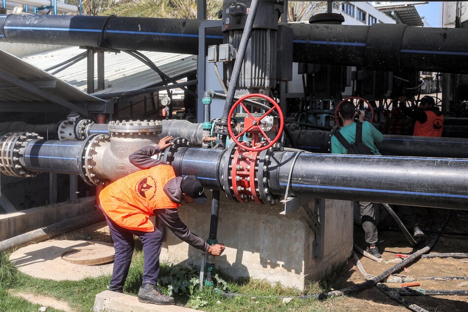 Gaza's main desalination plant reportedly stopped working after Israel's latest move.