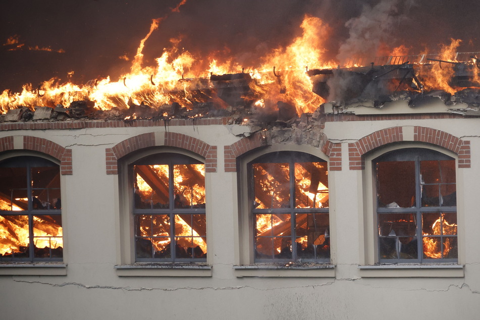 Flammendes Inferno: Erst am Sonntag erklärte die Stadt die Löscharbeiten für beendet.