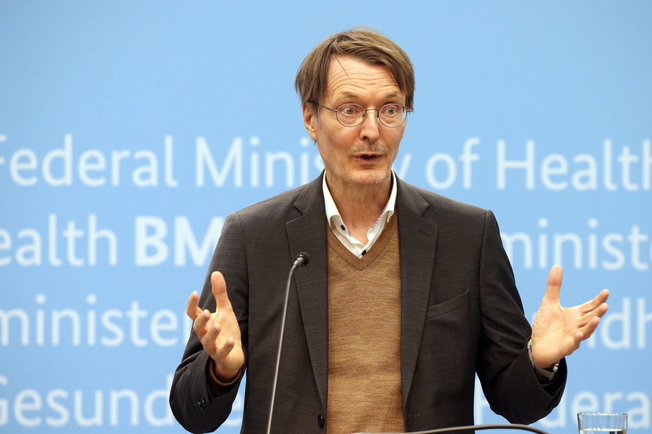 Bundesgesundheitsminister Karl Lauterbach (60, SPD) beabsichtigt im Sommer eine Erhöhung der Pflegebeiträge.