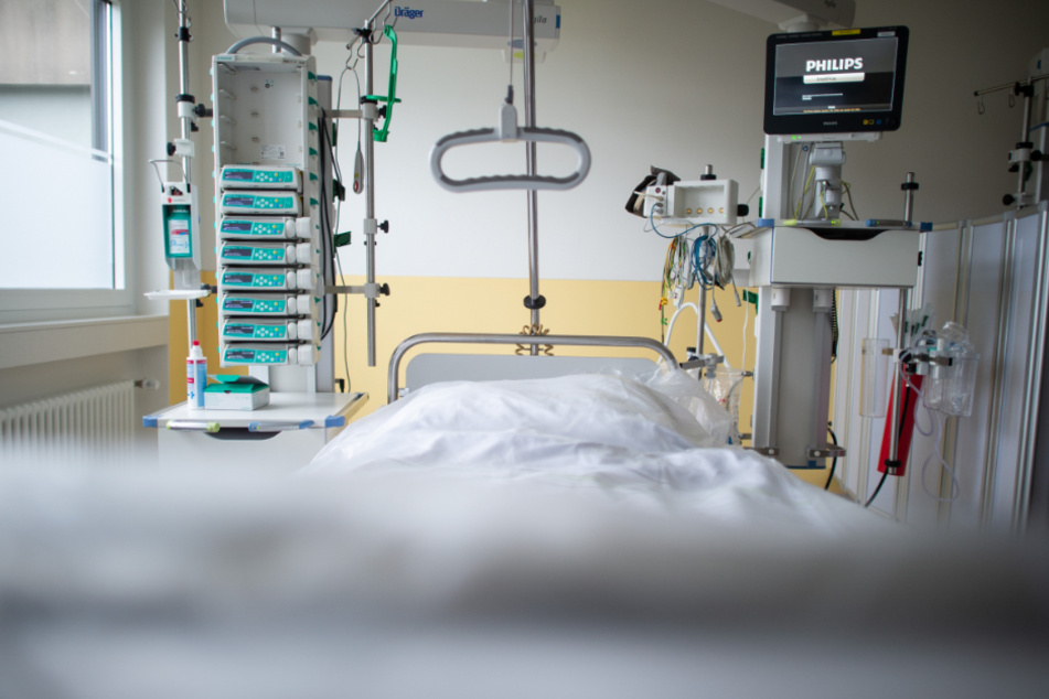 Recklinghausen: Ein leeres Bett steht in der Intensivstation des Prosper Hospitals. 