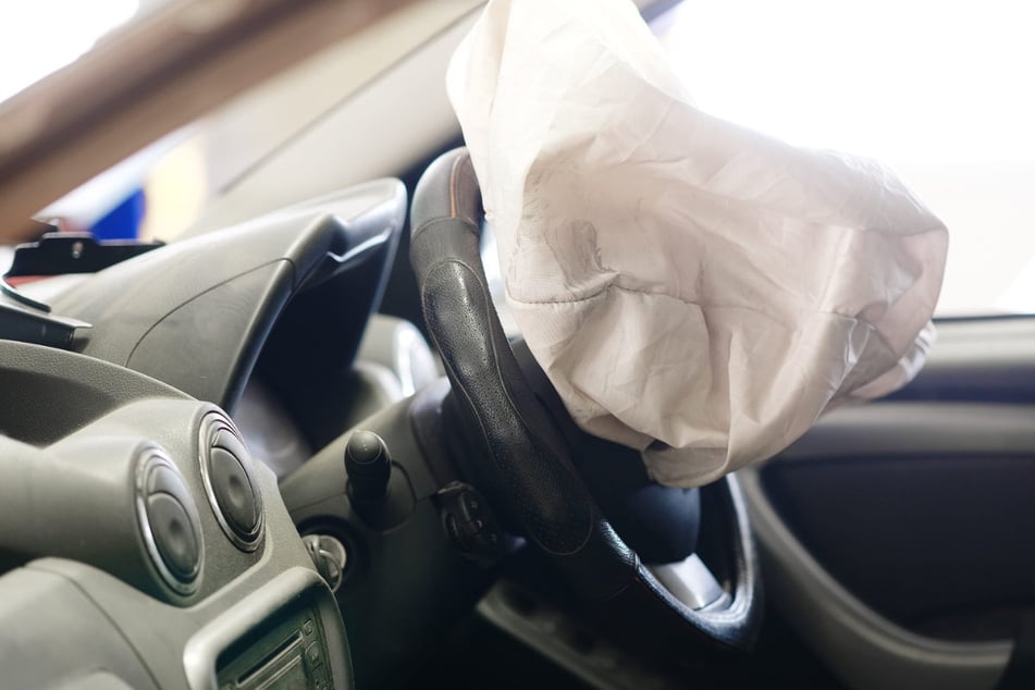 Bag weg: Die Täter haben bei mindestens 15 Autos die Airbags mitsamt der dahinter verbauten Sensorik entfernt. (Symbolfoto)