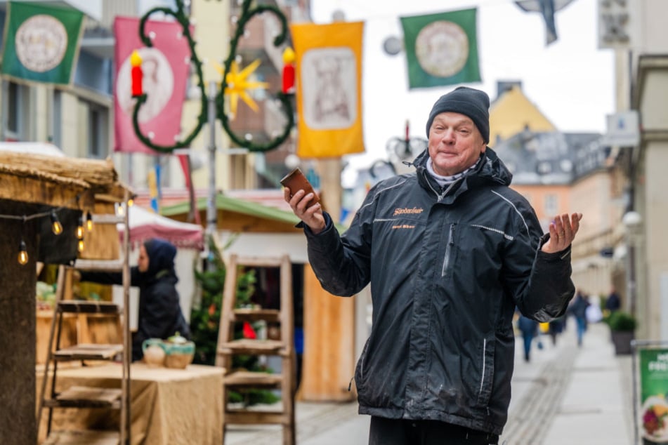 Organisator Henri Bibow (63) blickt auf schöne 20 Jahre Mittelalter-Weihnachtsmarkt zurück.