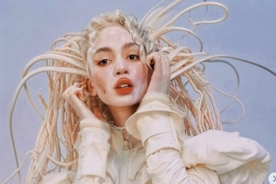 In einem X-Statement reflektiert Grimes (36) ihre Vergangenheit mit Elon Musk (53) und kündigt neue Musik an.