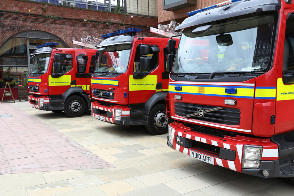 Der britische Feuerwehr-Konvoi startet am Samstagmorgen in Ashford, im Südosten Englands. (Symbolbild)