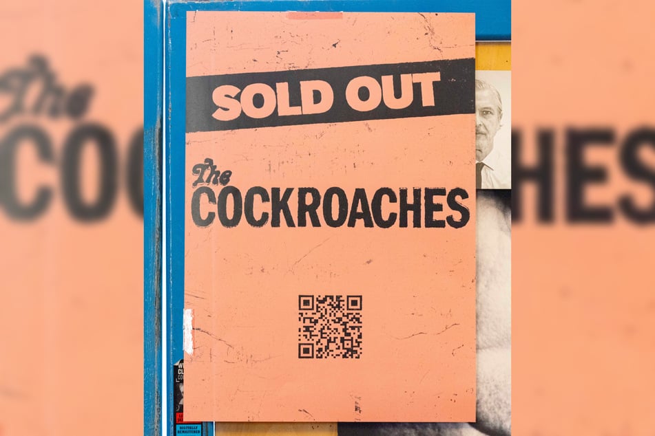 Dieses Infoblatt wurde mit den zehn Exemplaren der neuen Platte mitgeliefert. Der QR-Code verweist auf die Internetseite der Gruppe "The Cockroaches".