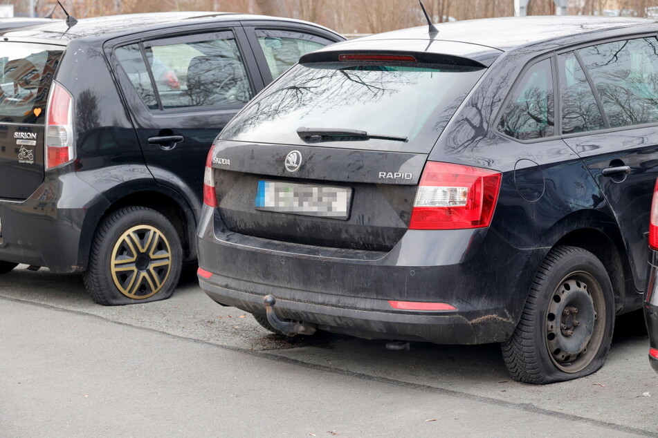 In Chemnitz wurden an insgesamt 38 Autos Reifen zerstochen.