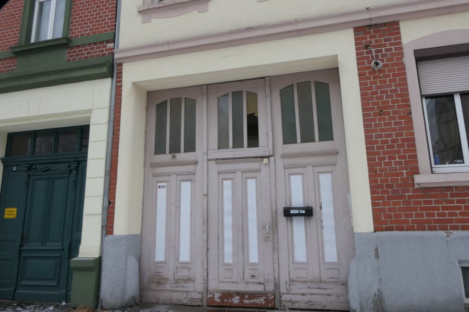 Später explodierte auf der August-Bebel-Straße noch ein zu einer Bombe umgebauter Feuerlöscher! In beiden Fällen ermittelt nun die Polizei.