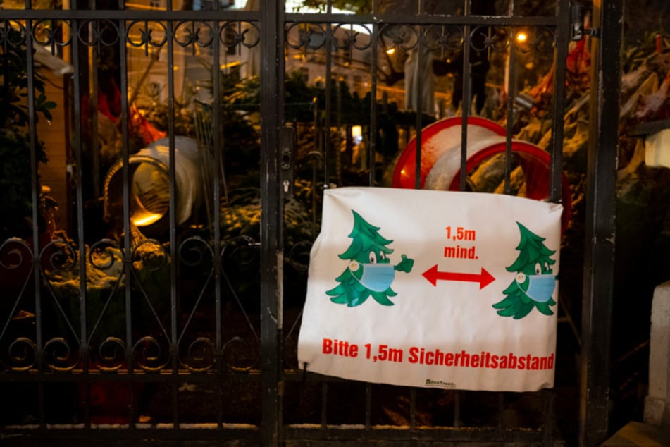 Um die Weihnachtseinkäufe in den Geschäften zu erledigen, muss man in Bayern nun geimpft oder genesen sein. (Symbolbild)