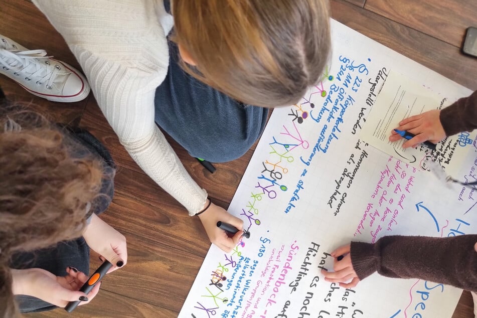 Spielend lernen Kinder und Jugendliche, wie man sich mit Hass und Unwahrheit in der Netzwelt auseinandersetzt.