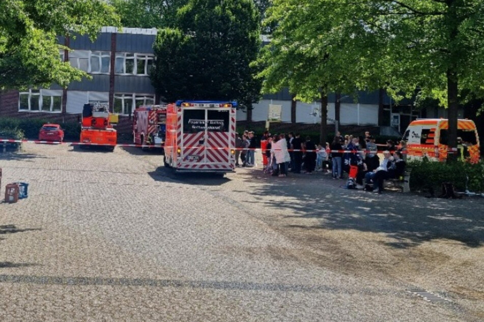 Großeinsatz an Gymnasium: 40 Schüler verletzt, sechs im Krankenhaus!