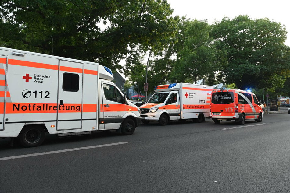Elf Verletzte und drei vorläufige Festnahmen lautet das traurige Fazit eines Polizeieinsatzes in Berlin-Neukölln.