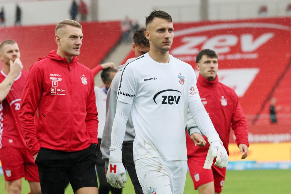 An ihm lag's nicht, aber Lucas Hiemann (v.) war nach der 0:3-Pleite gegen Greifswald natürlich bedient.