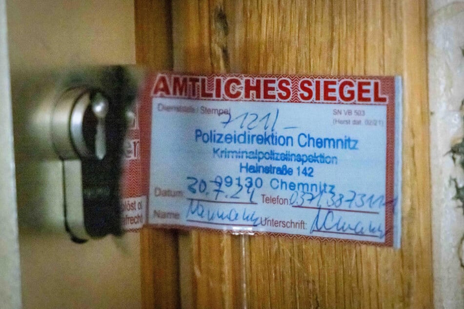 Die Wohnung des Opfers ist versiegelt. Polizei und Staatsanwaltschaft ermitteln wegen eines Tötungsdelikts.