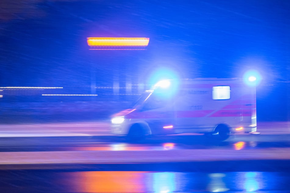 Frontalcrash in Waldstück: Fünf Menschen teils lebensbedrohlich verletzt