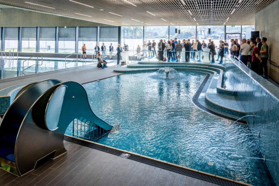 Das neue Hallenbad in Bernsdorf wurde am 20. September 2024 eröffnet.
