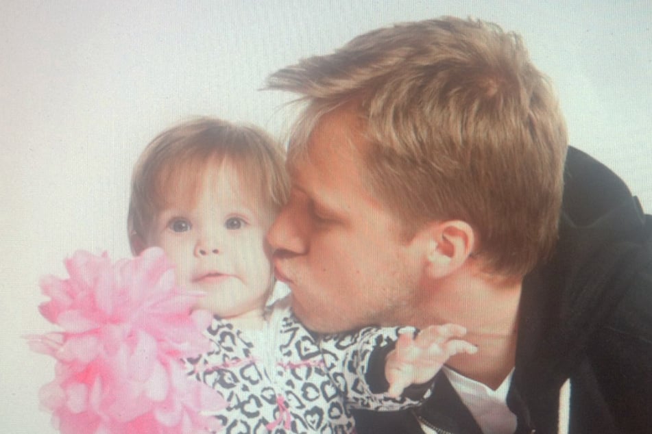 Mit diesem zuckersüßen Foto gratuliert Olli Pocher am Montag seiner ältesten Tochter Nayla zu ihrem 16. Geburtstag.