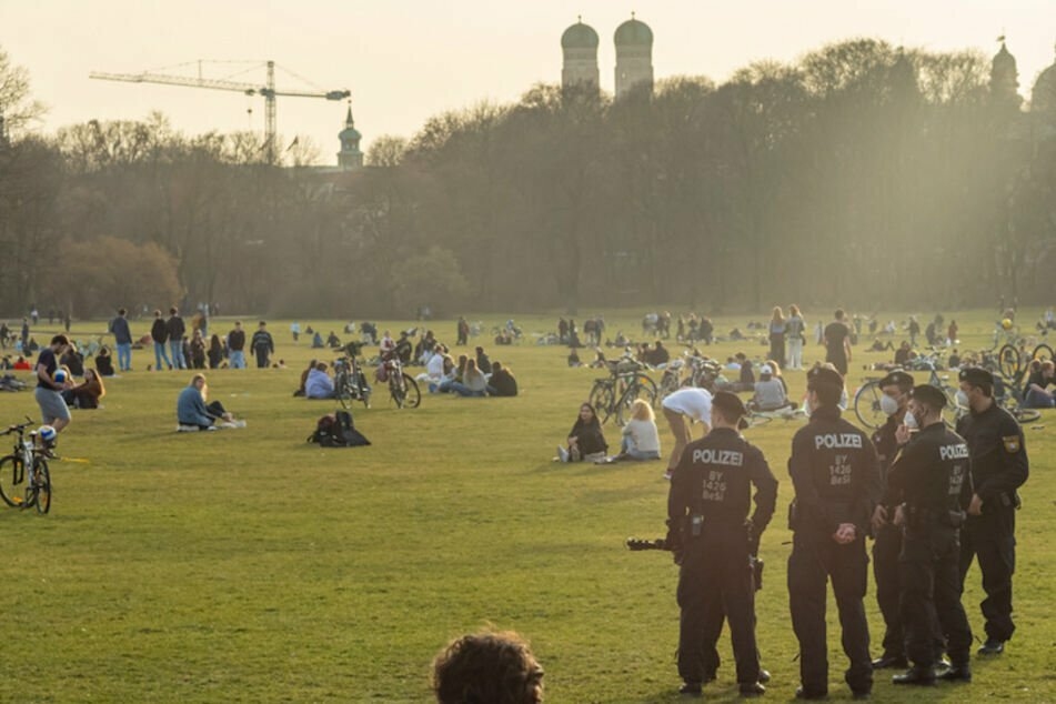 München Nach Flaschenwürfen und Attacken Mehr Polizei