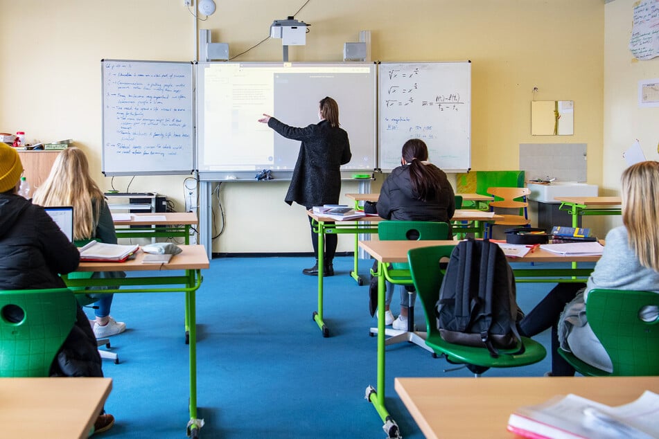 Öffnen fast überall: weiterführende Schulen. Nicht jedoch im Vogtland, dort liegt die Inzidenz bei knapp unter 300.