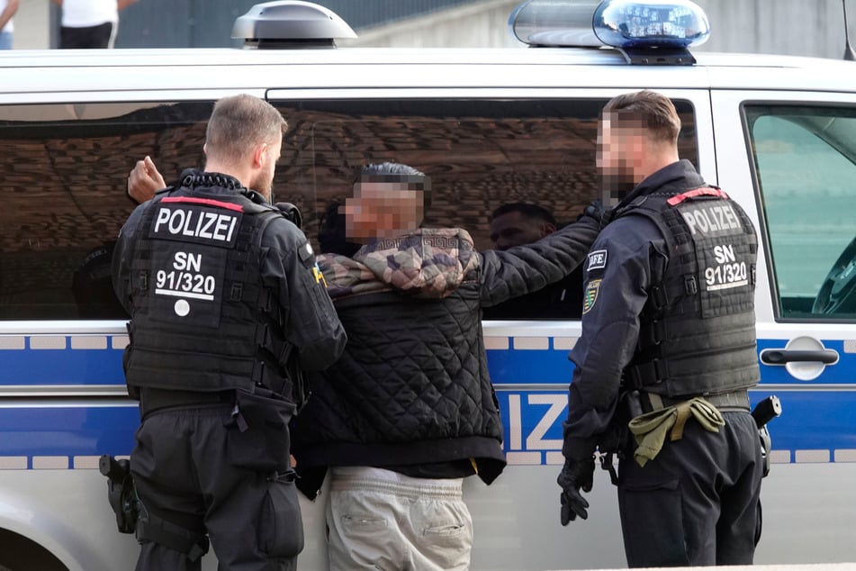 Die Polizei führt regelmäßig Komplexkontrollen in der Chemnitzer Innenstadt durch. (Archivbild)