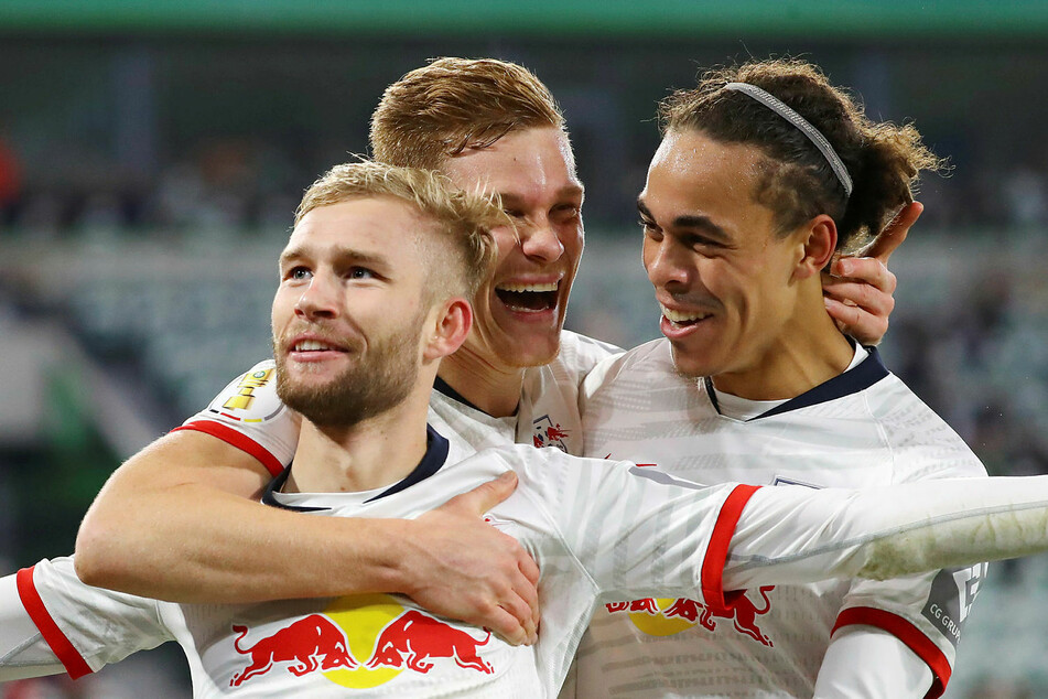 Nach abgesessener Gelbsperre kehrt Konrad Laimer (l.), einer der Torschützen beim 6:1-Sieg in Wolfsburg, zurück.