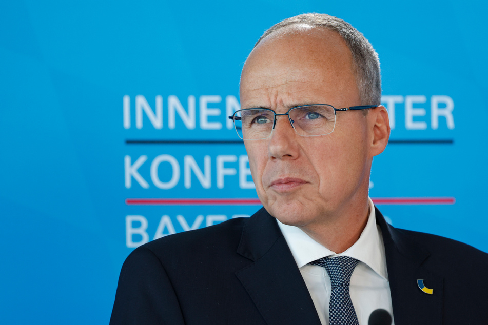 Hessens Innenminister Peter Beuth (54, CDU) warnt vor der gestiegenen Anzahl an Extremisten in Hessen.