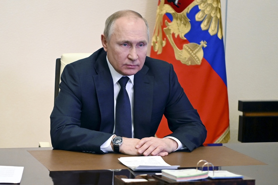 Das Model hatte Wladimir Putin im Netz stark kritisiert.