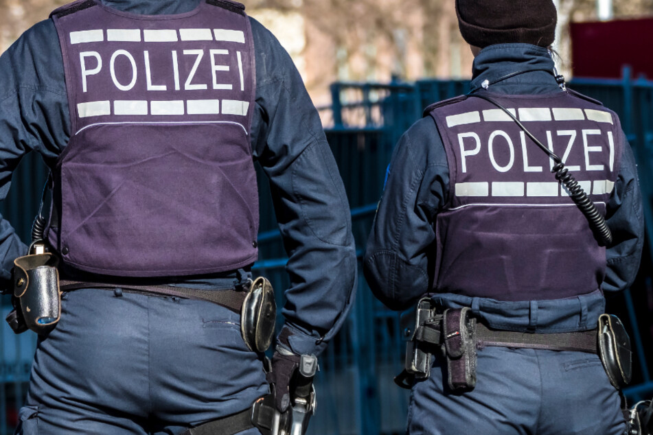 An den Durchsuchungen waren Einsatzkräfte verschiedenster Polizeiinspektionen beteiligt. (Symbolbild)