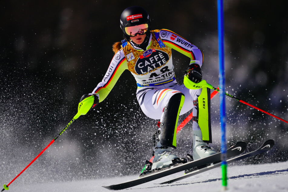 Emma Aicher (17) setzten sich im Slalom bei der deutschen Meisterschaft der alpinen Skirennfahrer durch.