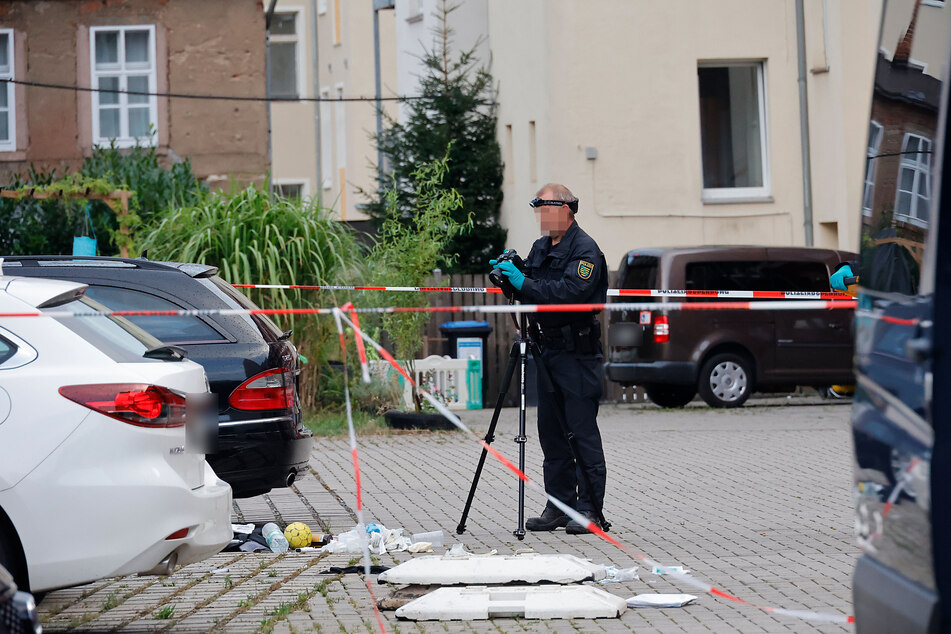 Nach der Bluttat mit zwei Toten in einem Chemnitzer Hinterhof soll schon bald ein 20-Jähriger auf der Anklagebank sitzen.