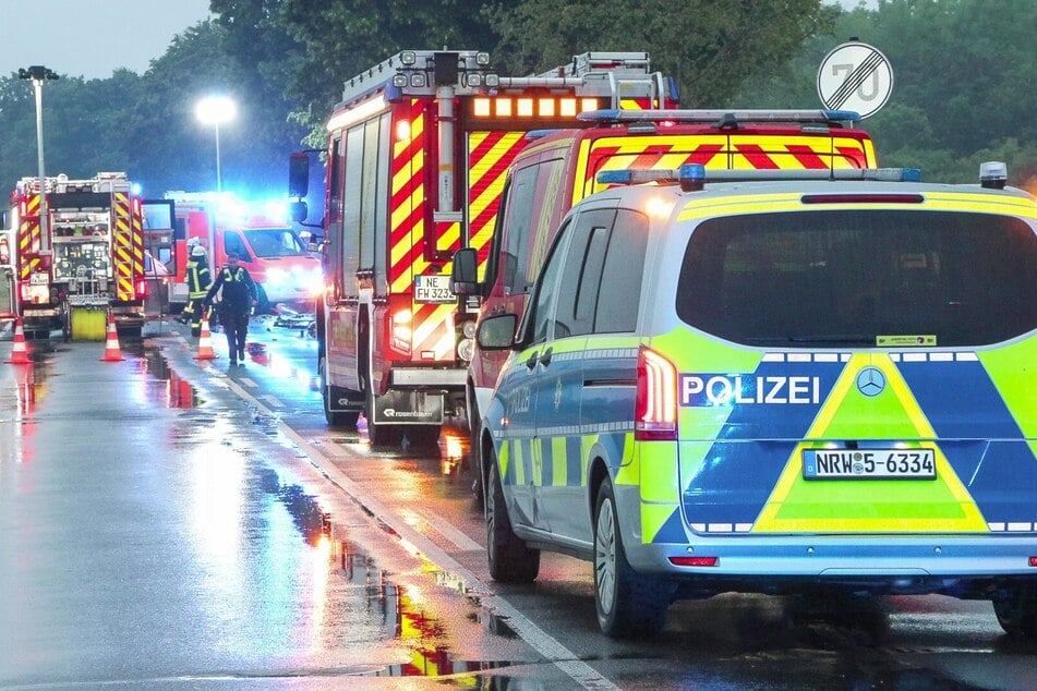 Während der Einsatzmaßnahmen musste die L380 für insgesamt acht Stunden voll gesperrt werden. Die Fahrbahn glich einem Trümmerfeld.