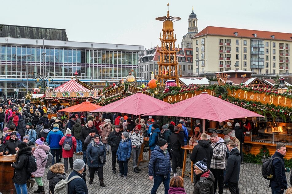 Auf dem Dresdner Striezelmarkt verstummte am heutigen Montag für fünf Stunden die Musik.