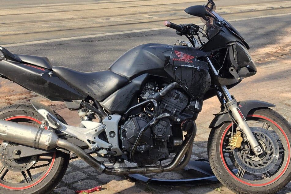 Eine Honda krachte in das Allrad-Fahrzeug.