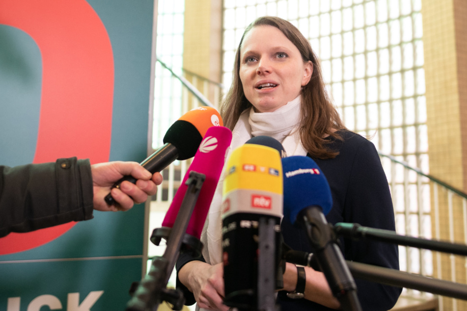 Sozialsenatorin Melanie Leonhard (43, SPD) appelliert an Eltern, Kinder mit Fieber zu Hause zu lassen.