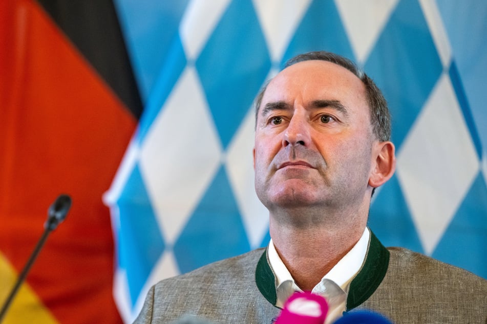 Hubert Aiwanger (54, Freie Wähler) sah sich 2023 mit seiner Vergangenheit konfrontiert. Konsequenzen für seine Karriere hatte dies allerdings nicht.