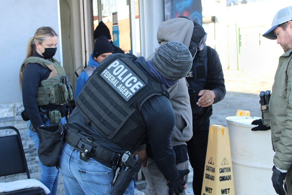 US Immigrations and Customs Enforcement now face a quota of 3000 migrant arrests every day, resulting in a huge increase in detainments.