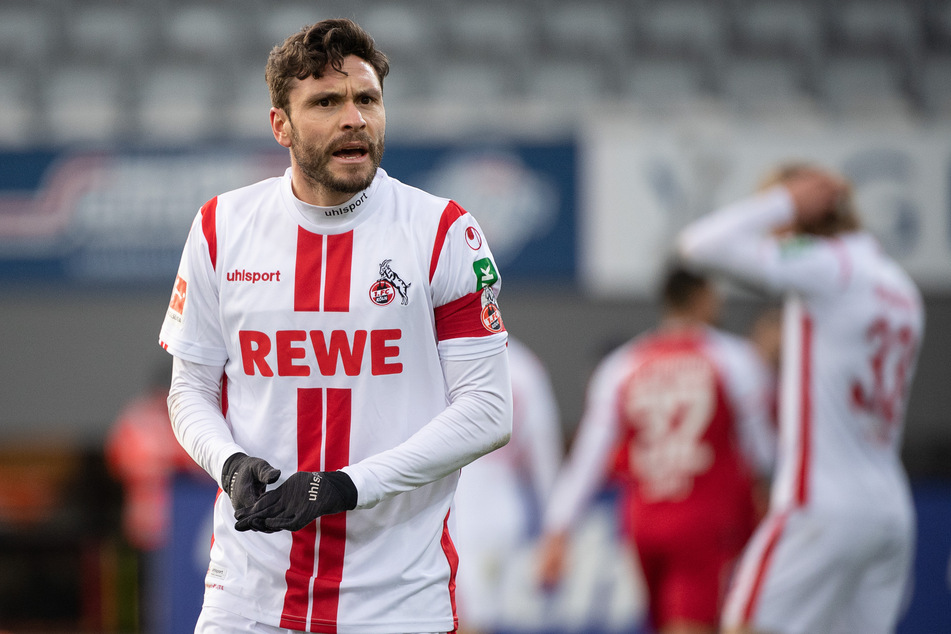 Der Einsatz von FC-Kapitän Jonas Hector (30) steht gegen Eintracht Frankfurt auf der Kippe.