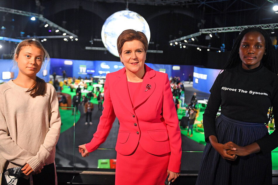 First Minister Nicola Sturgeon (center) meets climate activists Greta Thunberg (left) and Vanessa Nakate (right) during the COP26 summit at the Scottish Event Campus (SEC) in Glasgow.