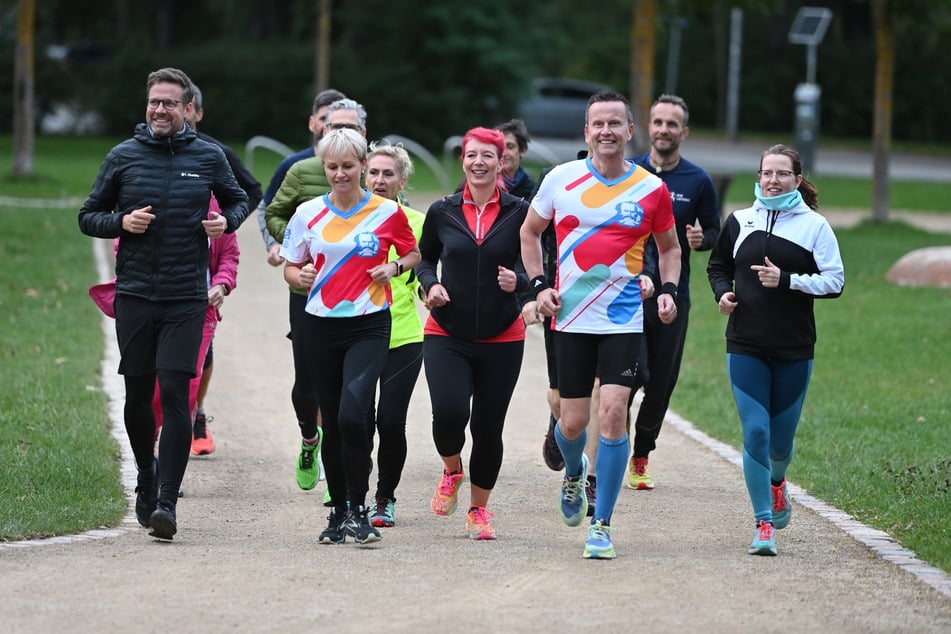 Chemnitzer Chefs aus Wirtschaft, Kultur und Kunst starteten am Schlossteich ein gemeinsames Lauftraining.