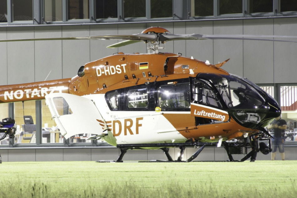 Das zweijährige Kind wurde mit dem Rettungshubschrauber ins Krankenhaus gebracht.