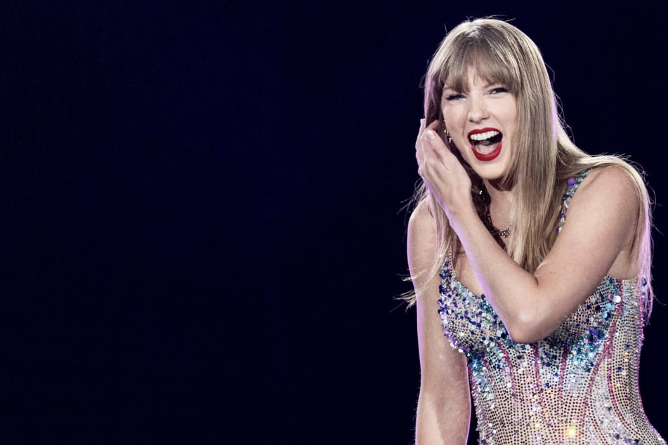 Taylor Swift performs surprise 1989 mashup for 89th Eras Tour show in Stockholm!