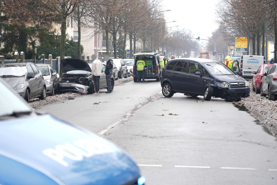 Im Stadtteil Striesen wurden zwei Frauen infolge eines Unfalls leicht verletzt.