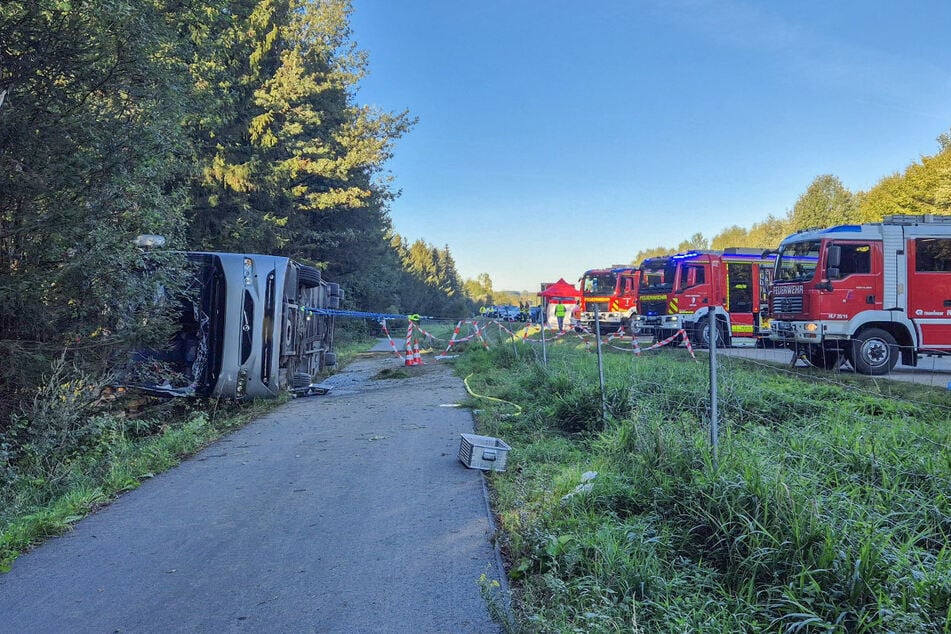 Am Sonntag sind laut Polizei auf der A96 zwei Personen getötet und mehrere verletzt worden.