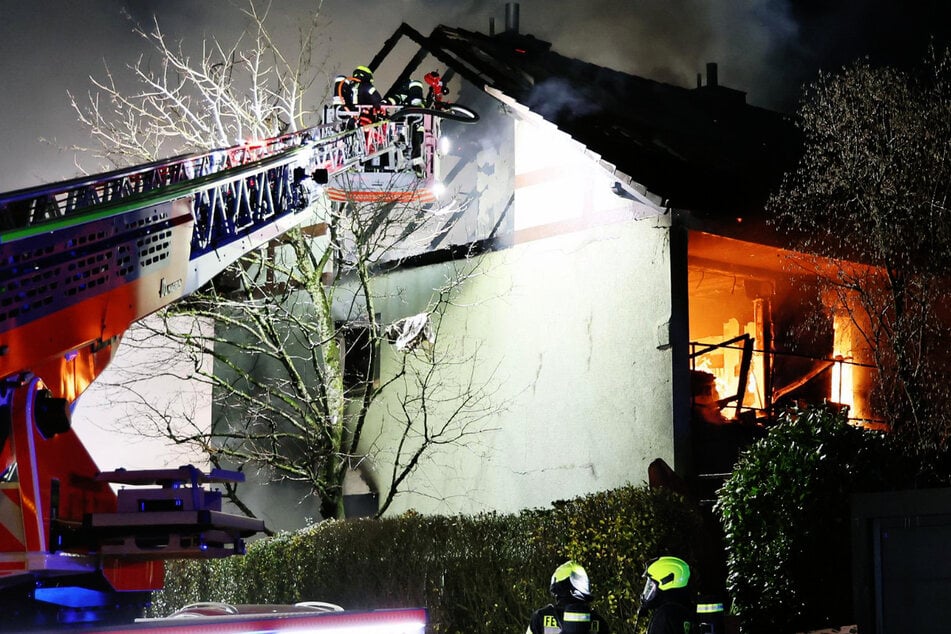 Leiche in brennendem Einfamilienhaus: Polizei schließt Brandstiftung nicht aus