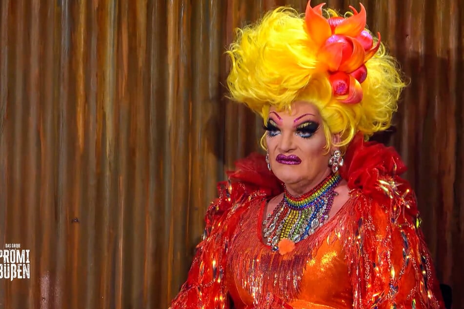 Olivia Jones liest Jörg Dahlmann die Leviten.