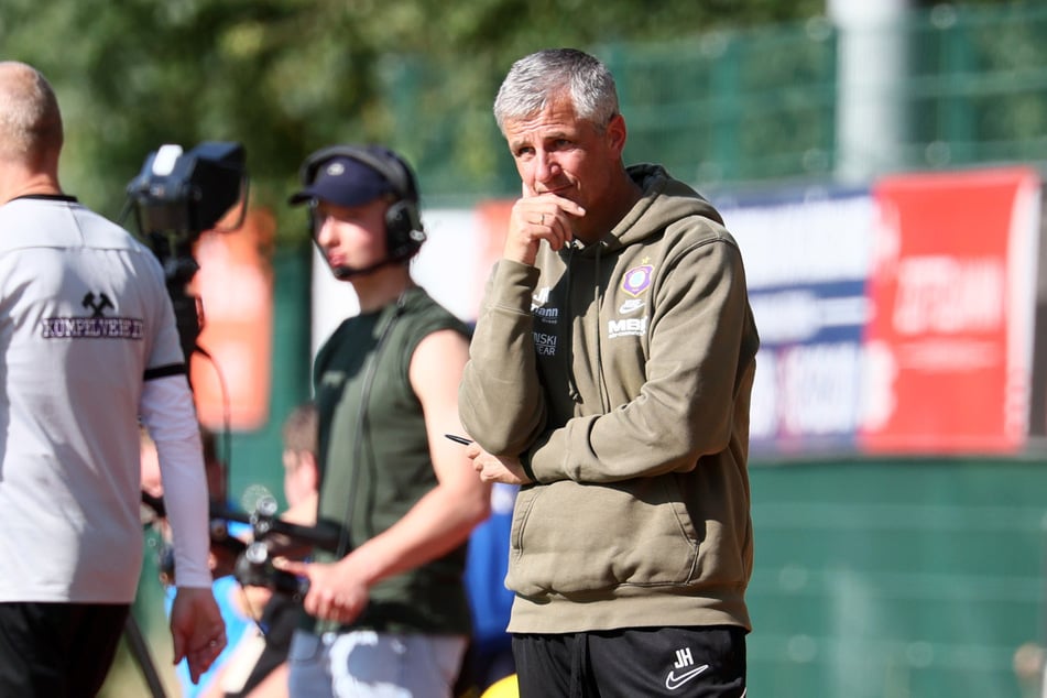 Aue-Trainer Jens Härtel setzte am Samstag in der Verteidigung auf eine Viererkette.