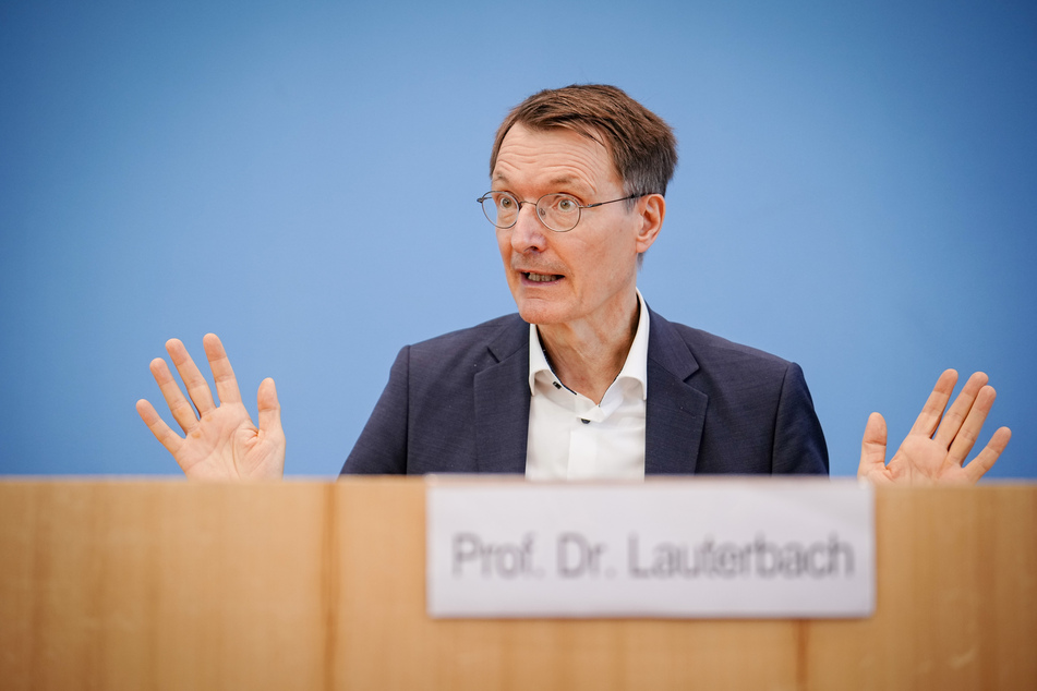 Bundesgesundheitsminister Karl Lauterbach (59, SPD) hat Post aus Thüringen bekommen. Wird er die einrichtungsbezogene Impfpflicht fallen lassen?