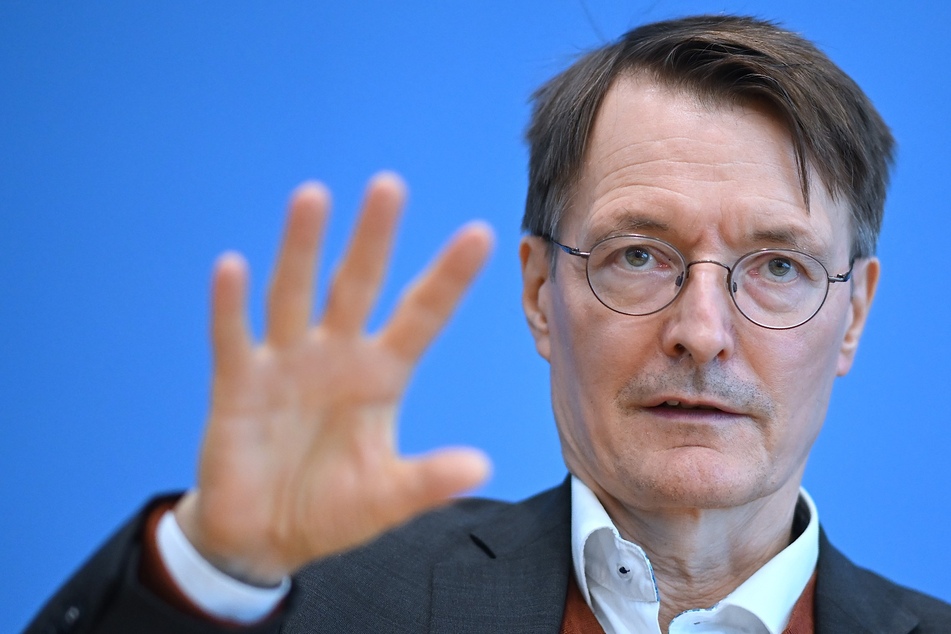 Gesundheitsminister Karl Lauterbach (59, SPD) will einen "Winter der Krankenhaus-Insolvenzen" verhindern.