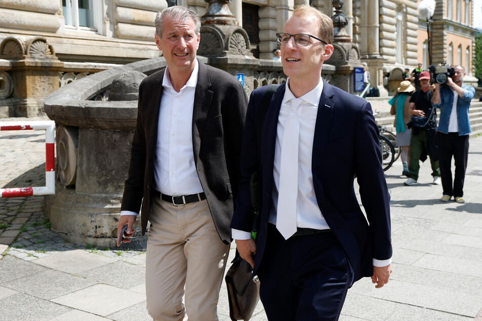 Stephan Hensel mit seinem Verteidiger Christoph Henckel beim Prozessbeginn am Freitag.